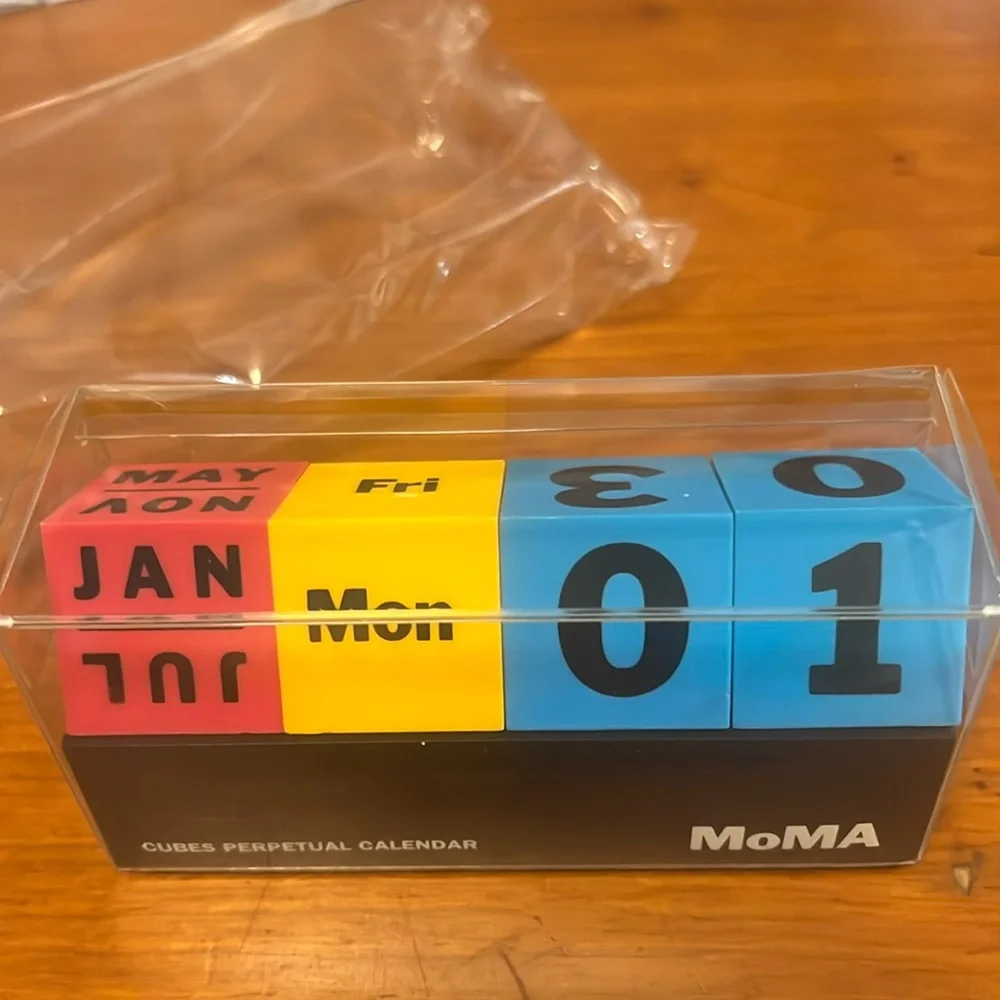 MoMA “cubes perpetual calendar” – multicolor blocks for day & month & year - NIB